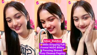 Model Miss Riddles Live Showing Big Ass Hole